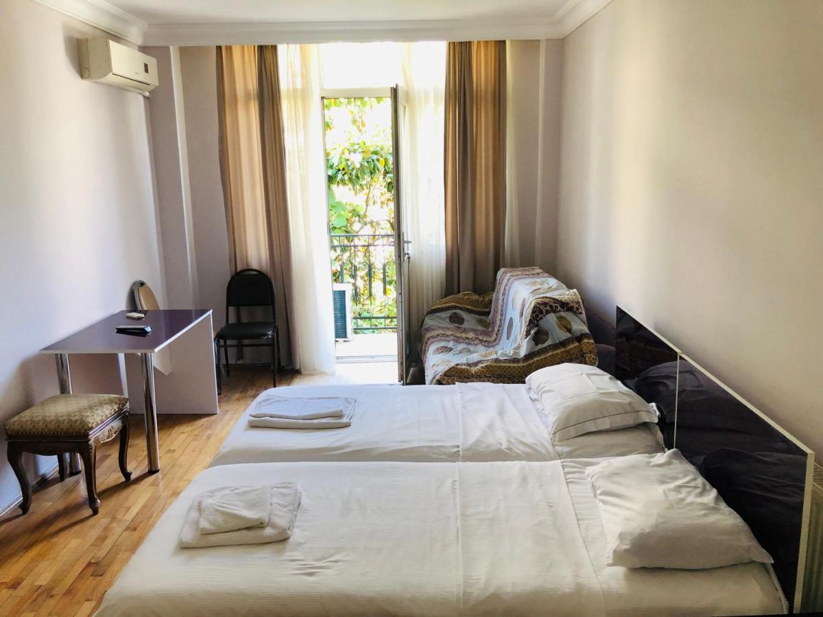 Hotel Dolphin Batumi Eksteriør billede